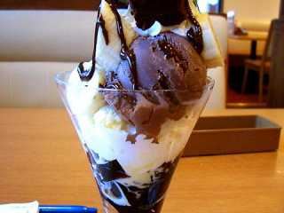 Sladoled od čokolade i breskve