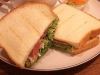 Tost sendviči sa šunkom, zelenom salatom i feta sirom