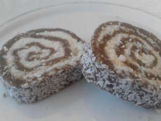 Rolat od kokosa i keksa