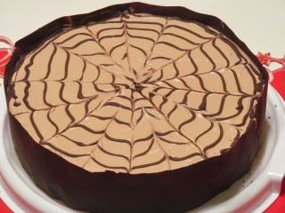 Čokoladna torta punjena sa šlagom